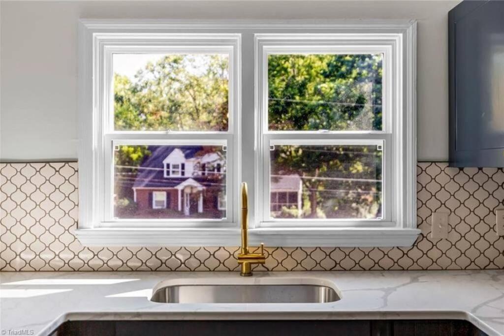 Villa Fully Renovated 4 Bed Buena Vista House Near Wfu Winston-Salem Exterior foto